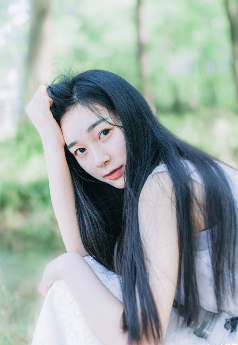 真实友谊的构成，并非因为两边有意的撮合，带些偶尔，带些不知不觉。——钱钟书